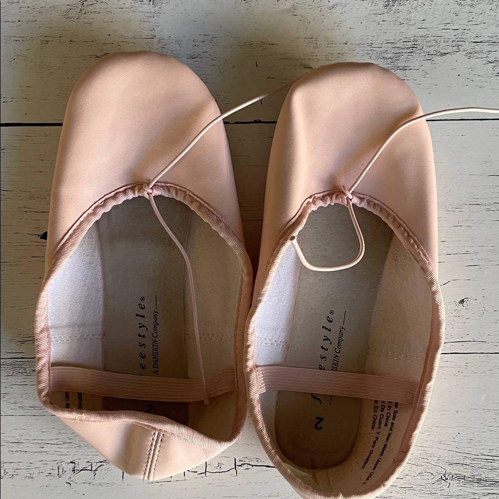Freestyle Blush Dance Slippers girls size 2